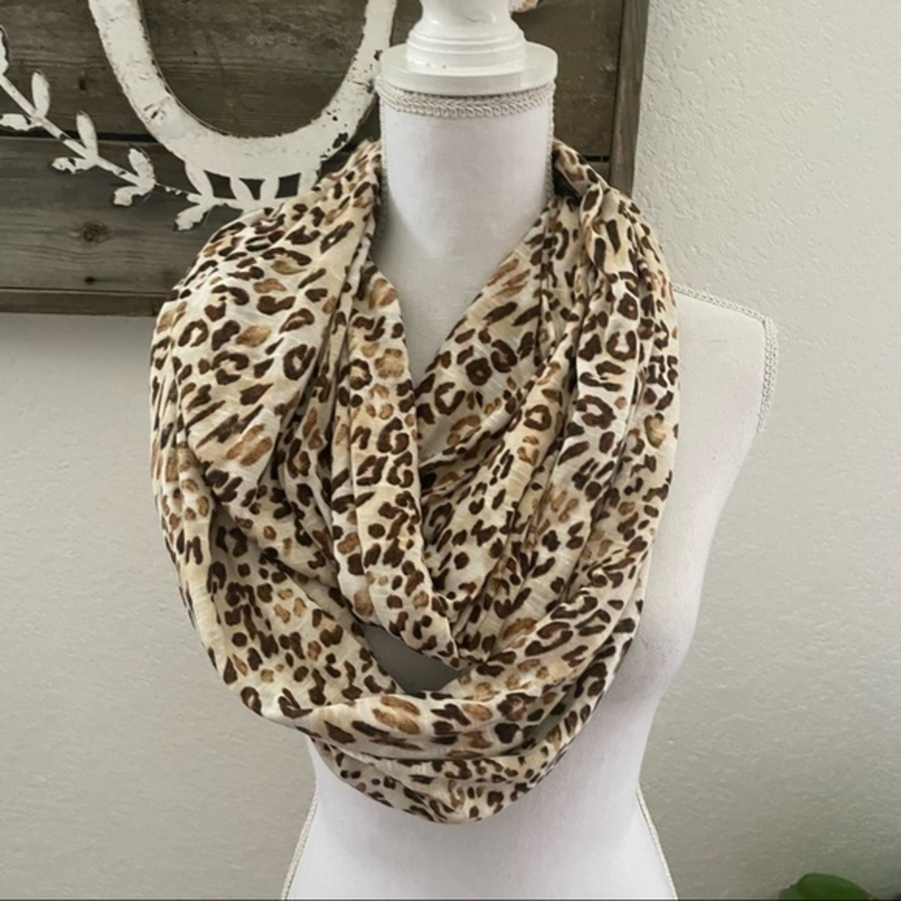 Buckle BKE Infinity scarf soft stretch knit animal print NWT